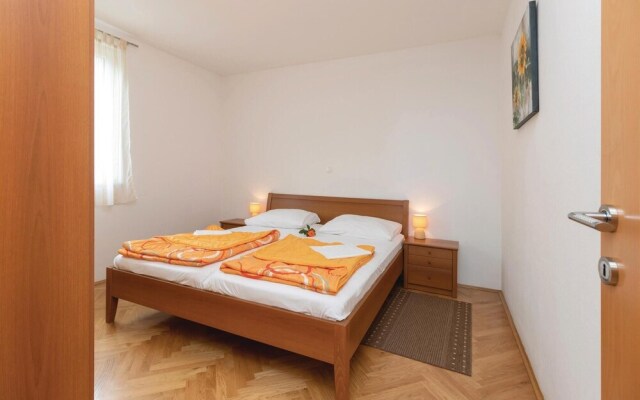 Amazing Home in Zdrelac With Wifi and 6 Bedrooms