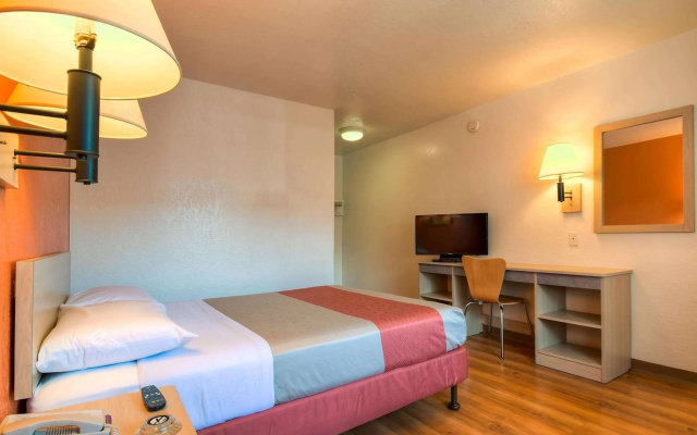 Motel 6 Westminster South - Long Beach - Image 4