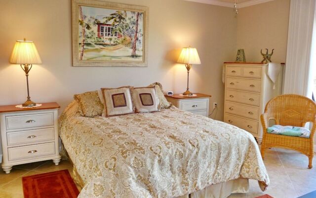 Stylish Condo Across From South Beach