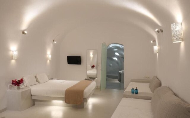 Fira Cave Suites