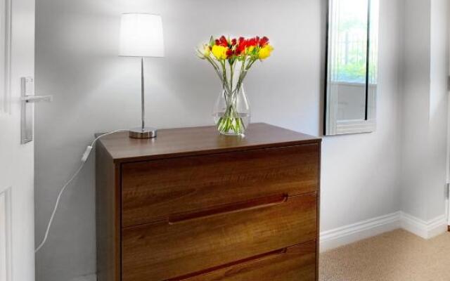 Wokingham - 2 bed with parking