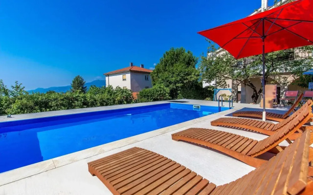 Amazing Home in Spincici With Wifi and 5 Bedrooms