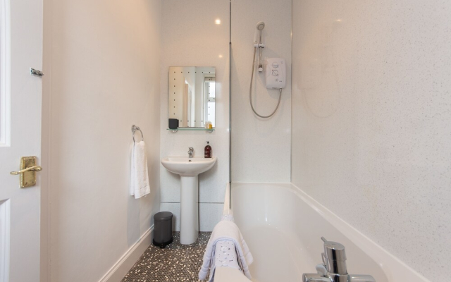 Glebe Street Apartment - Sleeps 4