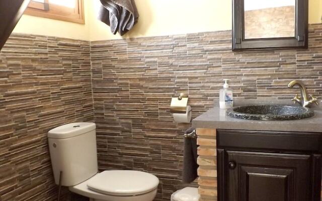 Villa With 5 Bedrooms in La Guardia de Jaen, With Wonderful Mountain V
