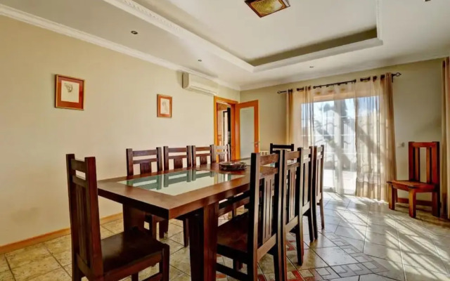 Villa - 5 Bedrooms with Pool and WiFi - 107490