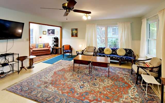3BR 2BA Brentwood Home by RedAwning