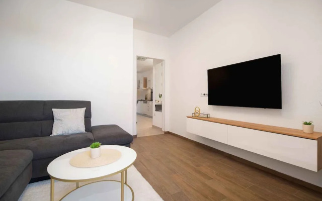 Beautiful 2-bedrooms Apartment in Rogoznica