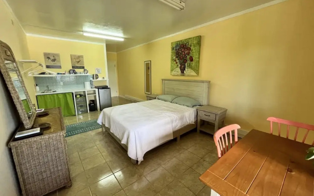 The Waterfront Inn - Hostel
