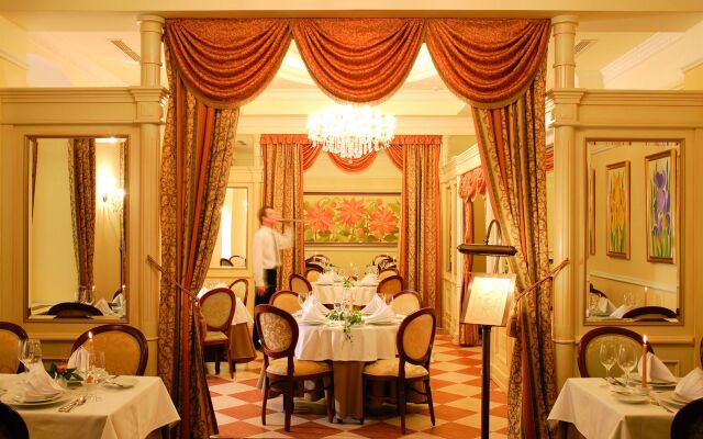 Humboldt Park Hotel And Spa