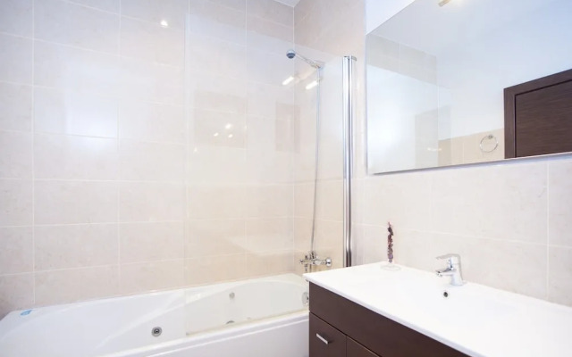 Villa With Pool & Terrace