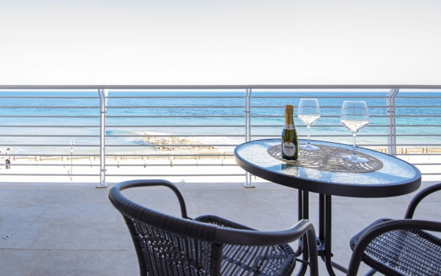 Perla Apartment On Sea Shore