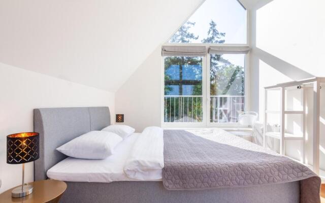 Happy Day Apartment, By Cohost