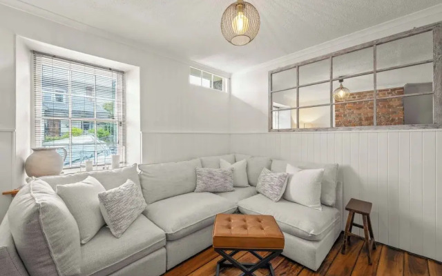 Stylish 3 Bedroom Townhouse - Hobart CBD