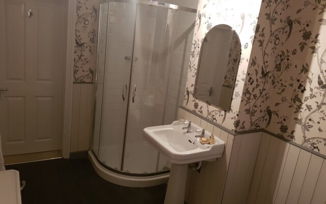 3 Bedroom House With Garden in Ware