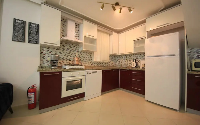 Family Friend Villa Pool BBQ 3b 1 Alacati Cesme