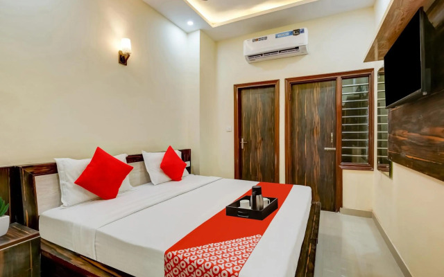 OYO Flagship 70098 Moon Trip