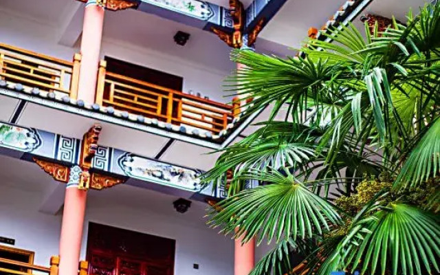 Yixin Courtyard hotel (Dali Ancient City South Gate)