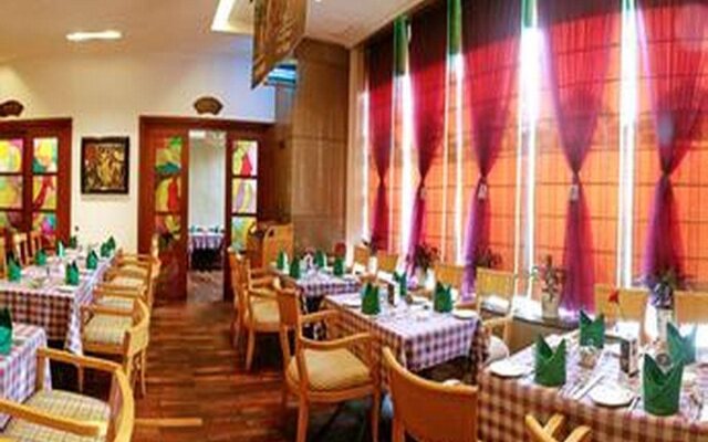 Gold Source Sunshine Hotel