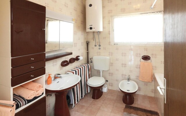 Stunning Home in Okrug Gornji With 4 Bedrooms, Internet and Outdoor Swimming Pool