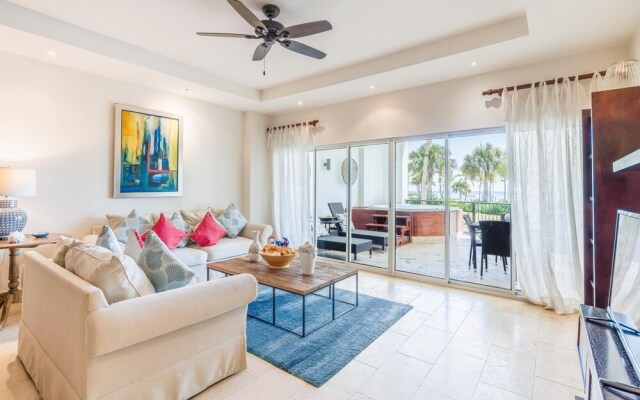 Classy Aquamarina Beachfront w Jacuzzi 6AB