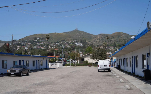 White Caps Motel