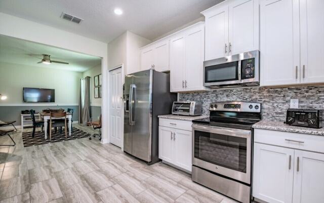 6-Bedroom Villa in Four Corners 1409RF