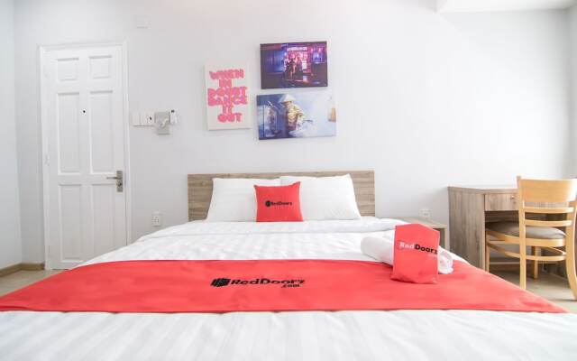 RedDoorz Plus @ Nguyen Van Troi