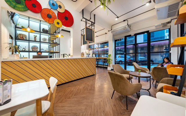 Siam Subway Hostel and Café