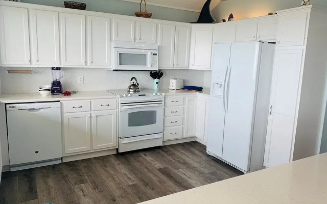 Aly Miguel - 4 Br Home