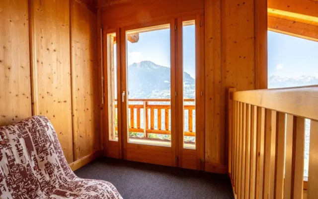 Spacious Chalet With Patio Facing Mountains