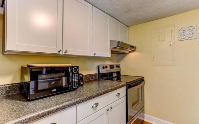 Fernandina Shores Condo with Private Balcony and Access to Pool by RedAwning