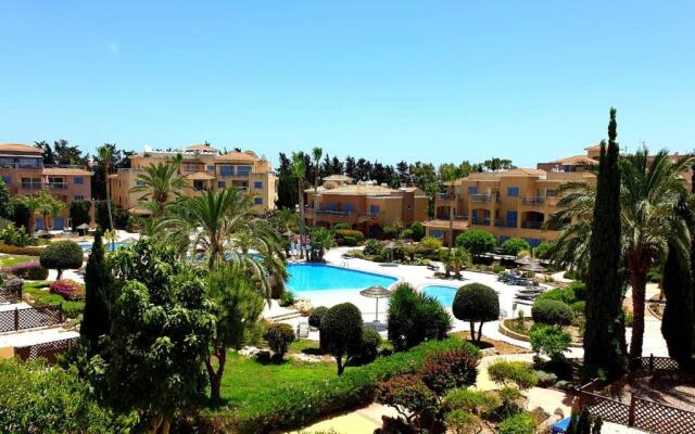 Comfortable 2 bedroom apartment in popular Limnaria Gardens