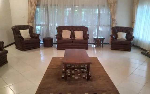 Charming 6-bed House With Swimming Pool in Harare