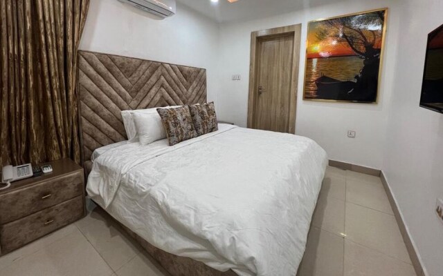 Thapunchline Apartments & Hotels
