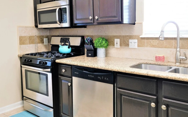 3Bdrm 2.5Bath 5Beds - Near Downtown