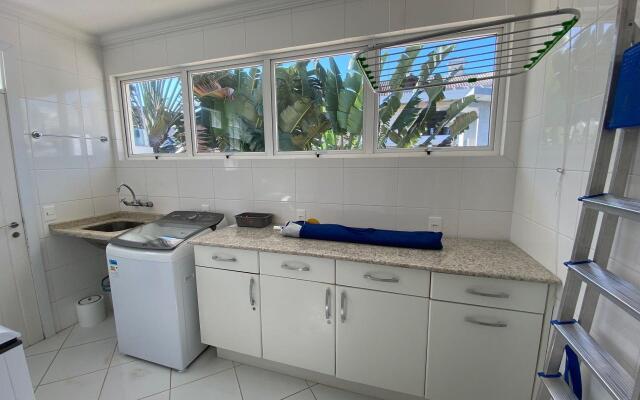 Casa Térrea 3 suítes Piscina Jurere Internacional