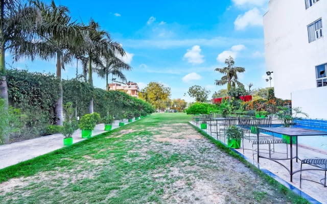 Luxury Stays With Pool Near Akshardham Temple