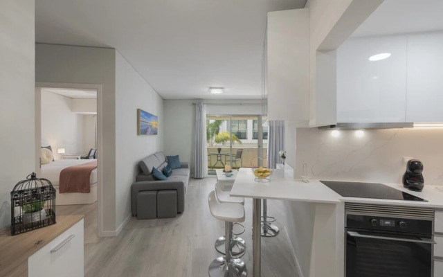 Apartment With sea View - Varandas do Lido I