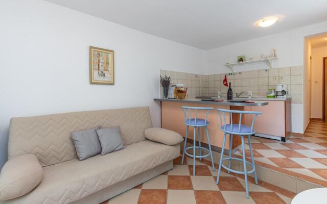 Beautiful Home in Crikvenica With Wifi, 2 Bedrooms and Jacuzzi