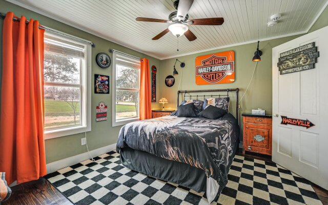 Retro Retreat in Llano w/ Screened Porch!