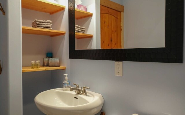 Beautiful Log Chalet Near Fernie, BC