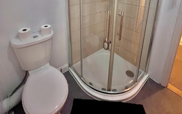 Comfy and Spacious 5-bed House in Cambridge