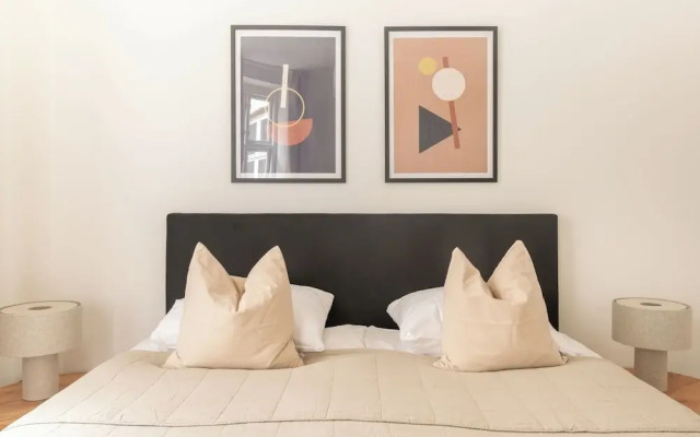 Sanders Noble - Fantastic 5-bdr Apt in the Capital