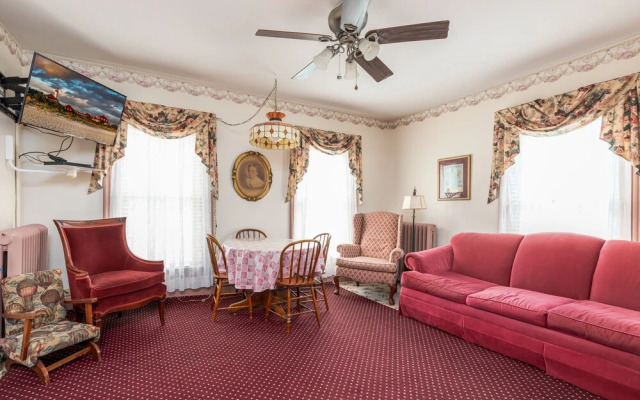 Antoinette's Apartments & Suites