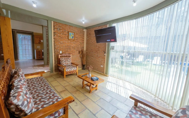 New Family House. Pool & BBQ Area