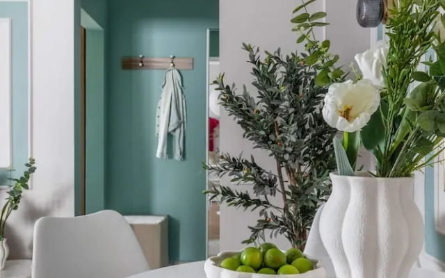 HOLT’s Sublime Minty Green 1BR on the Park