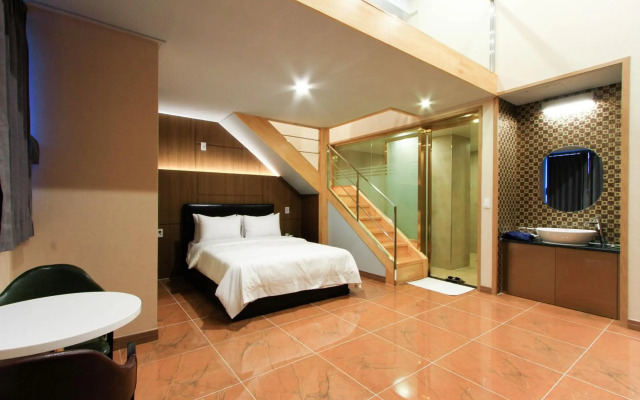 The King Hotel