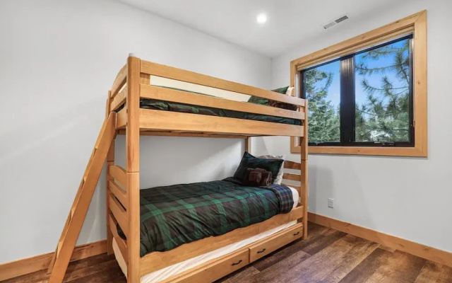 Modern Tahoe Escape