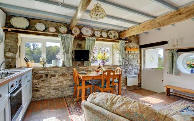 Quaint Holiday Home in Whitland With Garden
