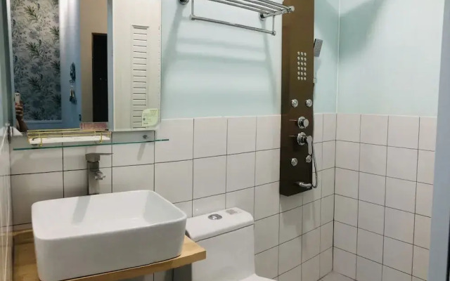 6 person single house